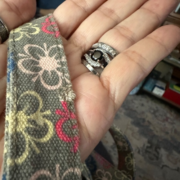 Kavu Canvas Small crossbody. Flower Print. Limited Edition. - Picture 14 of 14